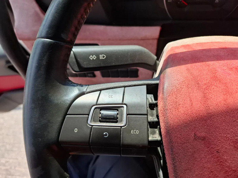 Tahač Volvo FH4-460 / VEB+ / DOUBLE TANK / FRIDGE / AUTOMATIC / EURO-6 / 2018: obrázek 13 Tahač Volvo FH4-460 / VEB+ / DOUBLE TANK / FRIDGE / AUTOMATIC / EURO-6 / 2018: obrázek 13