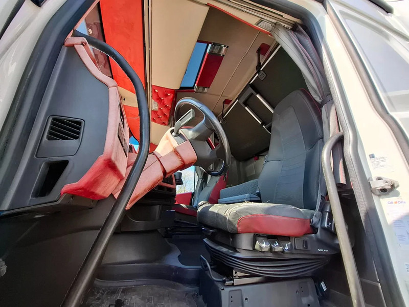 Tahač Volvo FH4-460 / VEB+ / DOUBLE TANK / FRIDGE / AUTOMATIC / EURO-6 / 2018: obrázek 10 Tahač Volvo FH4-460 / VEB+ / DOUBLE TANK / FRIDGE / AUTOMATIC / EURO-6 / 2018: obrázek 10