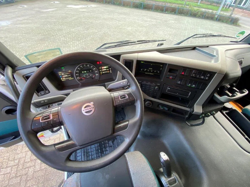 Interior photo 1: Tahač Volvo FM11-370 / GERMAN TRUCK / KB CHASSIS / VEB / ACC / LWDS / DOUBLE TANK / ONLY:763562 KM / AIRCO / AUTOMATIC / EURO-6 / 2018