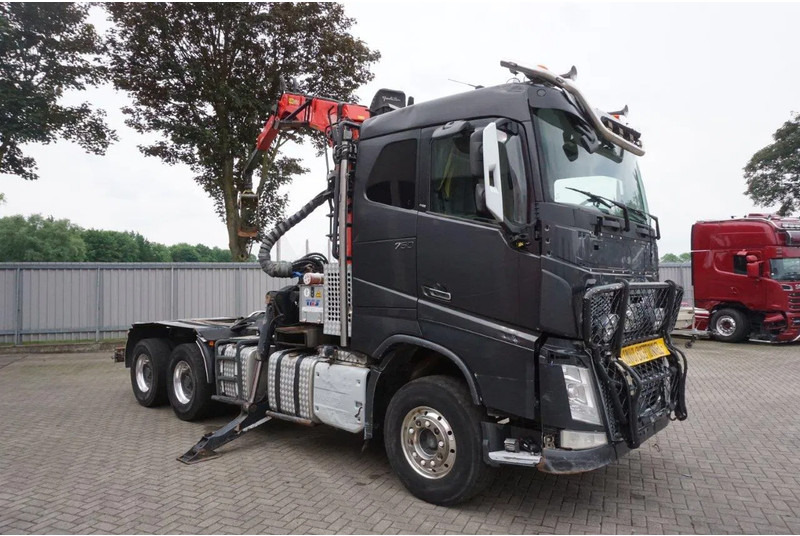Volvo FH16-750 / ENGINE RUNNING / 6x4 / RETARDER / BIG AXLE / VEB+ / PALFINGER FD250 / EURO-6 / 2016 - Lesovůz, Auto s hydraulickou rukou: obrázek 4 Volvo FH16-750 / ENGINE RUNNING / 6x4 / RETARDER / BIG AXLE / VEB+ / PALFINGER FD250 / EURO-6 / 2016 - Lesovůz, Auto s hydraulickou rukou: obrázek 4