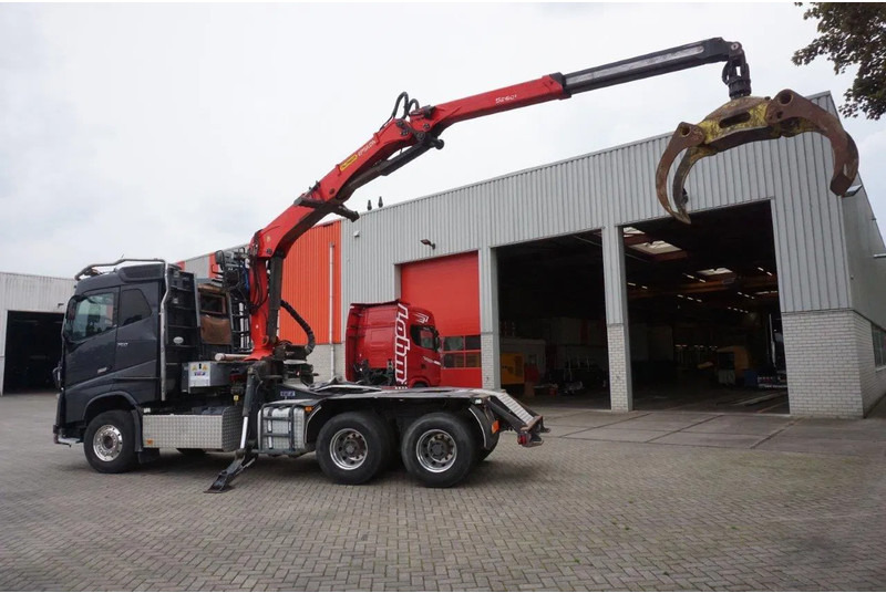 Volvo FH16-750 / ENGINE RUNNING / 6x4 / RETARDER / BIG AXLE / VEB+ / PALFINGER FD250 / EURO-6 / 2016 - Lesovůz, Auto s hydraulickou rukou: obrázek 5 Volvo FH16-750 / ENGINE RUNNING / 6x4 / RETARDER / BIG AXLE / VEB+ / PALFINGER FD250 / EURO-6 / 2016 - Lesovůz, Auto s hydraulickou rukou: obrázek 5