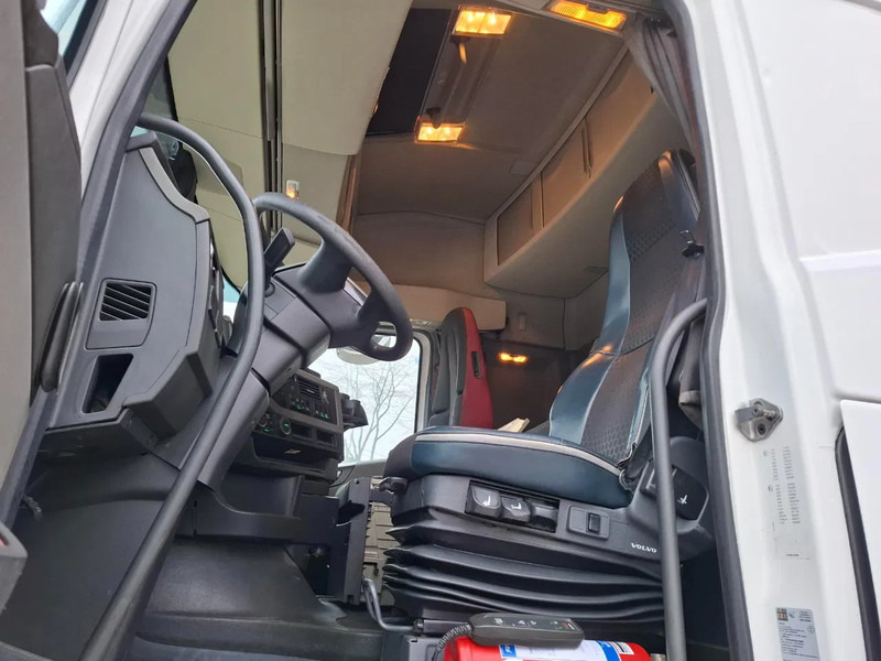 Volvo FH4-500 / I-PARKCOOL / LIFT+LENKACHSE / SMART TACHO / CURTAIN SAILS / AUTOMATIC / EURO-6 / 2016 leasing Volvo FH4-500 / I-PARKCOOL / LIFT+LENKACHSE / SMART TACHO / CURTAIN SAILS / AUTOMATIC / EURO-6 / 2016: obrázek 17 Volvo FH4-500 / I-PARKCOOL / LIFT+LENKACHSE / SMART TACHO / CURTAIN SAILS / AUTOMATIC / EURO-6 / 2016 leasing Volvo FH4-500 / I-PARKCOOL / LIFT+LENKACHSE / SMART TACHO / CURTAIN SAILS / AUTOMATIC / EURO-6 / 2016: obrázek 17