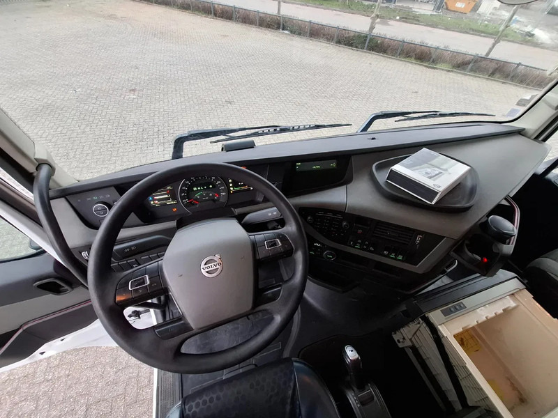 Volvo FH4-500 / I-PARKCOOL / LIFT+LENKACHSE / SMART TACHO / CURTAIN SAILS / AUTOMATIC / EURO-6 / 2016 leasing Volvo FH4-500 / I-PARKCOOL / LIFT+LENKACHSE / SMART TACHO / CURTAIN SAILS / AUTOMATIC / EURO-6 / 2016: obrázek 18 Volvo FH4-500 / I-PARKCOOL / LIFT+LENKACHSE / SMART TACHO / CURTAIN SAILS / AUTOMATIC / EURO-6 / 2016 leasing Volvo FH4-500 / I-PARKCOOL / LIFT+LENKACHSE / SMART TACHO / CURTAIN SAILS / AUTOMATIC / EURO-6 / 2016: obrázek 18