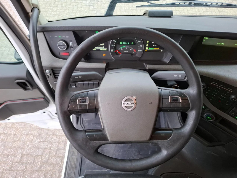 Volvo FH4-500 / I-PARKCOOL / LIFT+LENKACHSE / SMART TACHO / CURTAIN SAILS / AUTOMATIC / EURO-6 / 2016 leasing Volvo FH4-500 / I-PARKCOOL / LIFT+LENKACHSE / SMART TACHO / CURTAIN SAILS / AUTOMATIC / EURO-6 / 2016: obrázek 19 Volvo FH4-500 / I-PARKCOOL / LIFT+LENKACHSE / SMART TACHO / CURTAIN SAILS / AUTOMATIC / EURO-6 / 2016 leasing Volvo FH4-500 / I-PARKCOOL / LIFT+LENKACHSE / SMART TACHO / CURTAIN SAILS / AUTOMATIC / EURO-6 / 2016: obrázek 19