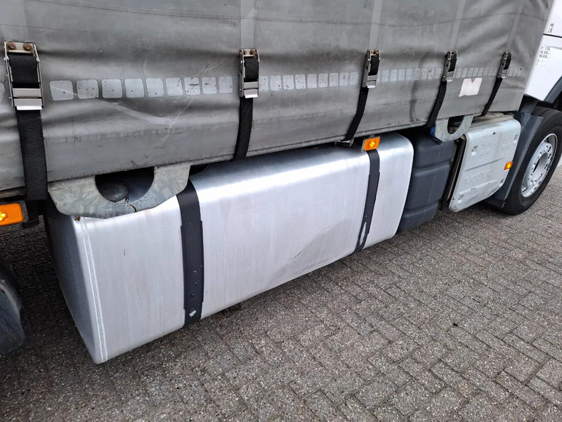 Volvo FH4-500 / I-PARKCOOL / LIFT+LENKACHSE / SMART TACHO / CURTAIN SAILS / AUTOMATIC / EURO-6 / 2016 leasing Volvo FH4-500 / I-PARKCOOL / LIFT+LENKACHSE / SMART TACHO / CURTAIN SAILS / AUTOMATIC / EURO-6 / 2016: obrázek 12 Volvo FH4-500 / I-PARKCOOL / LIFT+LENKACHSE / SMART TACHO / CURTAIN SAILS / AUTOMATIC / EURO-6 / 2016 leasing Volvo FH4-500 / I-PARKCOOL / LIFT+LENKACHSE / SMART TACHO / CURTAIN SAILS / AUTOMATIC / EURO-6 / 2016: obrázek 12