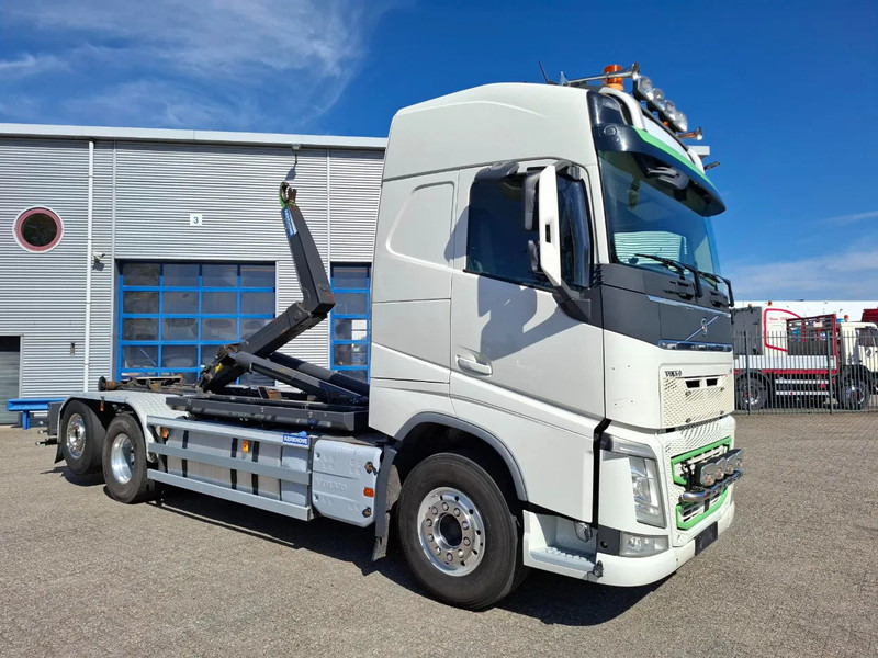 Volvo FH4-500 / VEB+ / HOOK 22 TON / LIFT+LENKACHSE / TUV:02-02-2026 / FULL-AIR / LWDS / NAVI / ALCOA / AUTOMATIC / EURO-6 / 2017 - Hákový nosič kontejnerů: obrázek 4 Volvo FH4-500 / VEB+ / HOOK 22 TON / LIFT+LENKACHSE / TUV:02-02-2026 / FULL-AIR / LWDS / NAVI / ALCOA / AUTOMATIC / EURO-6 / 2017 - Hákový nosič kontejnerů: obrázek 4
