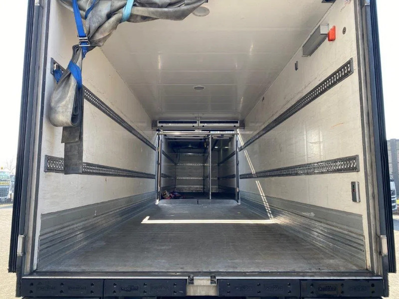 Volvo FM4-420 / COMPLETE COOL+FREEZE COMBI / CHEREAU / THROUGH-LOADING SYSTEM / 2XPLATFORM DHOLLANDIA / FREEZING LOCK / AUTOMATIC / EU - Chladírenský nákladní automobil: obrázek 5 Volvo FM4-420 / COMPLETE COOL+FREEZE COMBI / CHEREAU / THROUGH-LOADING SYSTEM / 2XPLATFORM DHOLLANDIA / FREEZING LOCK / AUTOMATIC / EU - Chladírenský nákladní automobil: obrázek 5