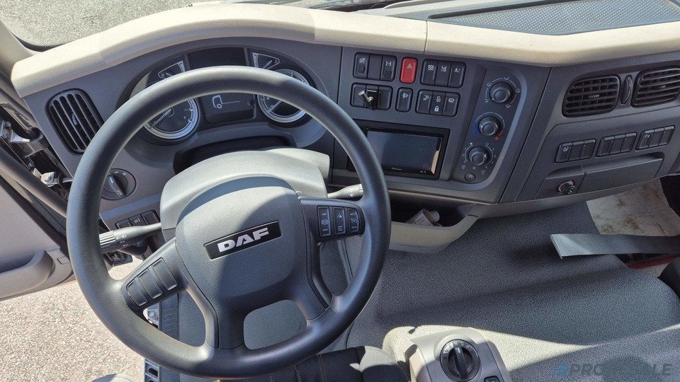 DAF LF 290 FA Sleeper Cab EURO 6 - valník s plachtou - Plachtový nákladní auto: obrázek 5 DAF LF 290 FA Sleeper Cab EURO 6 - valník s plachtou - Plachtový nákladní auto: obrázek 5
