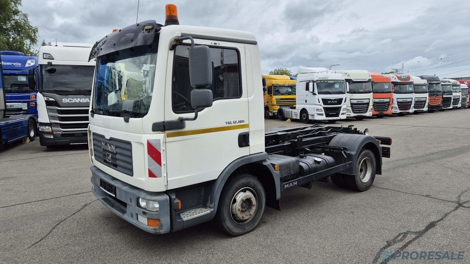 MAN TGL 12.180 4x2 BB EURO 3 - Hákový nosič kontejnerů - Hákový nosič kontejnerů: obrázek 2 MAN TGL 12.180 4x2 BB EURO 3 - Hákový nosič kontejnerů - Hákový nosič kontejnerů: obrázek 2