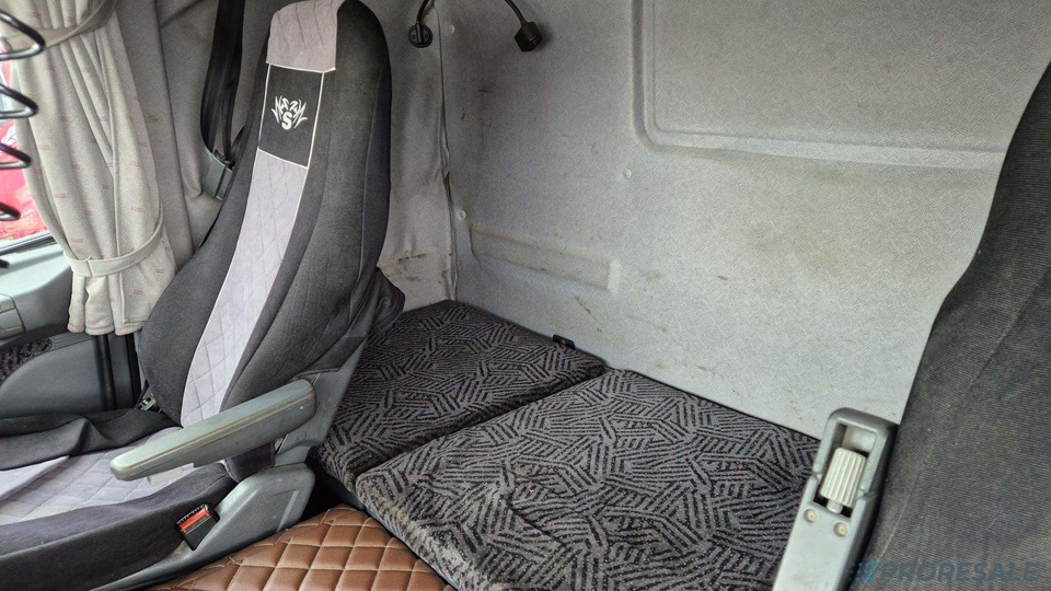 Skříňový nákladní auto SCANIA R124 LB 6X2 EURO 3 - skříňový + hydraulické čelo: obrázek 6