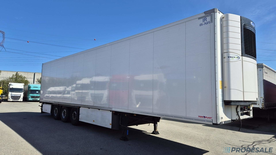 SCHMITZ CARGOBULL SKO 24/L - 13.4 FP60 COOL - mrazírenský návěs + diesel-ekektrický agregát CARRIER VECTOR 1550 - Chladírenský návěs: obrázek 1 SCHMITZ CARGOBULL SKO 24/L - 13.4 FP60 COOL - mrazírenský návěs + diesel-ekektrický agregát CARRIER VECTOR 1550 - Chladírenský návěs: obrázek 1