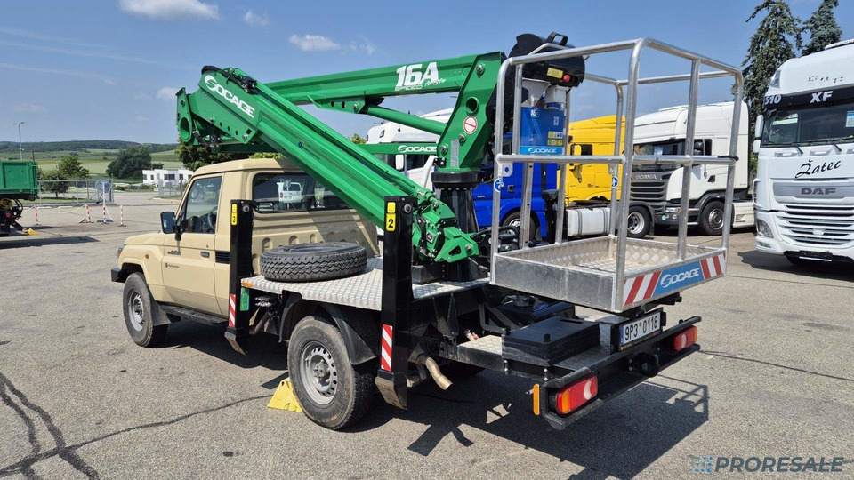 TOYOTA LAND CRUISER 79 montážní plošina - Autoplošina: obrázek 3 TOYOTA LAND CRUISER 79 montážní plošina - Autoplošina: obrázek 3