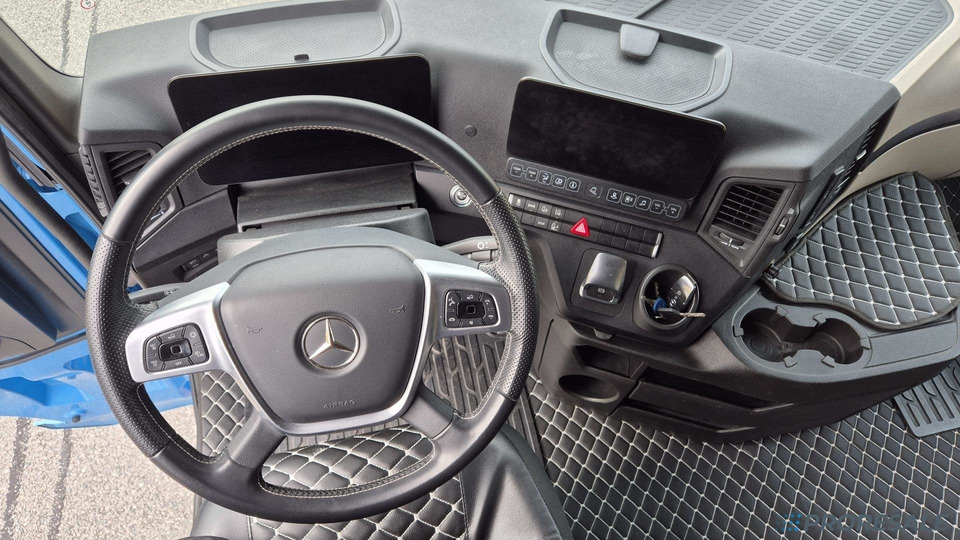 MERCEDES-BENZ ACTROS 1848 LSRL GIGA SPACE EURO 6 - Tahač: obrázek 4 MERCEDES-BENZ ACTROS 1848 LSRL GIGA SPACE EURO 6 - Tahač: obrázek 4
