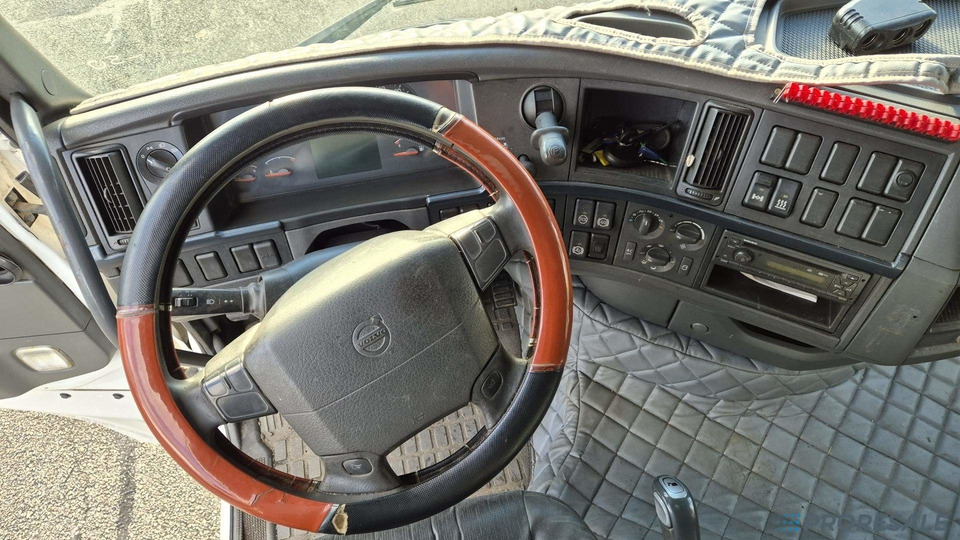 VOLVO FH 13.420 42T LOW DECK EURO 5/EEV - Tahač: obrázek 4 VOLVO FH 13.420 42T LOW DECK EURO 5/EEV - Tahač: obrázek 4