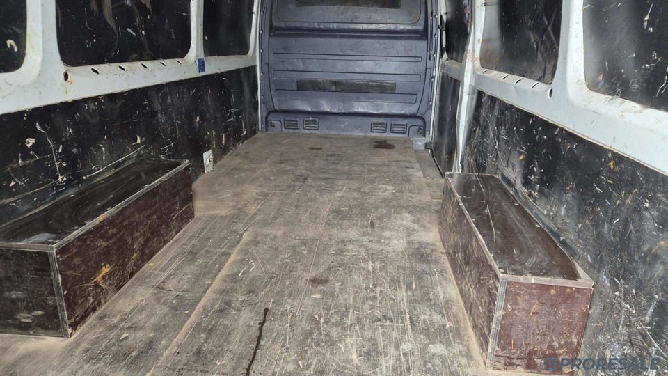 VOLKSWAGEN CRAFTER 2,0 TDi 100 kW skříňový - Dodávka skřín: obrázek 4 VOLKSWAGEN CRAFTER 2,0 TDi 100 kW skříňový - Dodávka skřín: obrázek 4