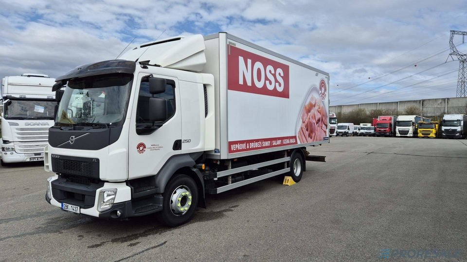 VOLVO FL 250 BB EURO 6 - mrazírna + CARRIER XARIOS 600 EL MAXI - Chladírenský nákladní automobil: obrázek 2 VOLVO FL 250 BB EURO 6 - mrazírna + CARRIER XARIOS 600 EL MAXI - Chladírenský nákladní automobil: obrázek 2