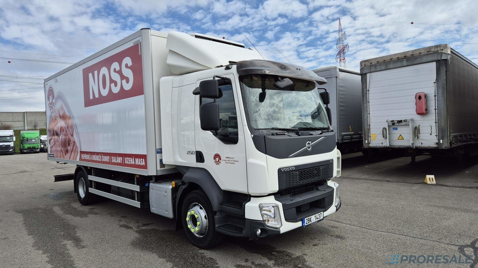 VOLVO FL 250 BB EURO 6 - mrazírna + CARRIER XARIOS 600 EL MAXI - Chladírenský nákladní automobil: obrázek 1 VOLVO FL 250 BB EURO 6 - mrazírna + CARRIER XARIOS 600 EL MAXI - Chladírenský nákladní automobil: obrázek 1