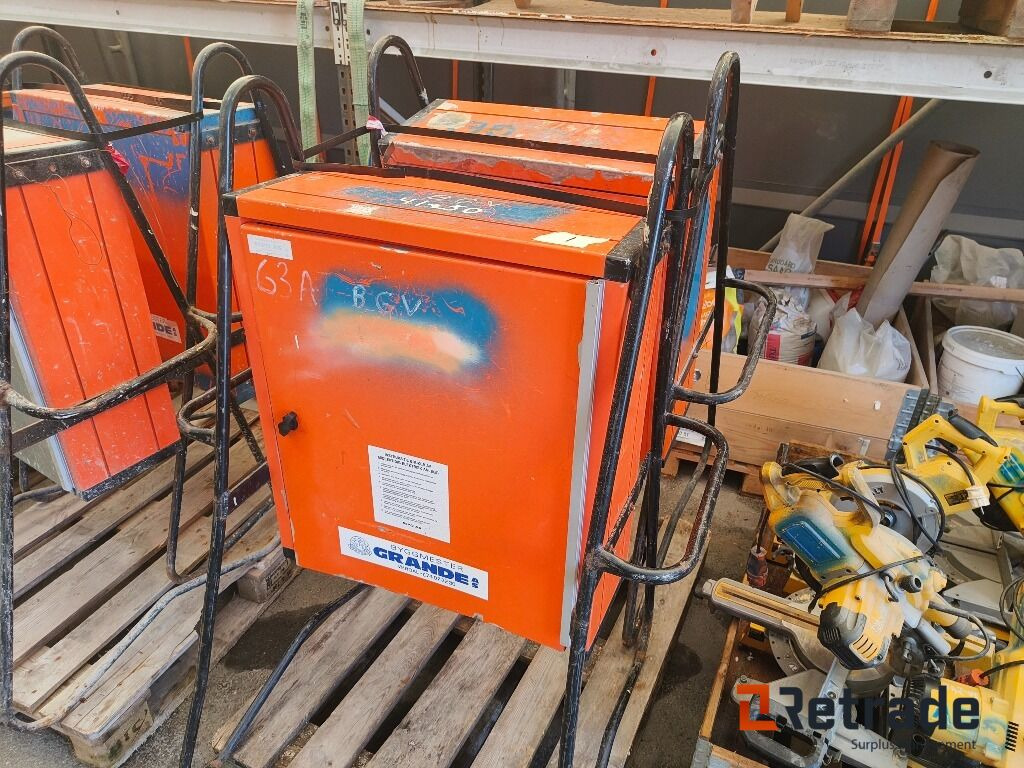 12stk Strømskap 230V 63A - Stavební zařízení: obrázek 2 12stk Strømskap 230V 63A - Stavební zařízení: obrázek 2