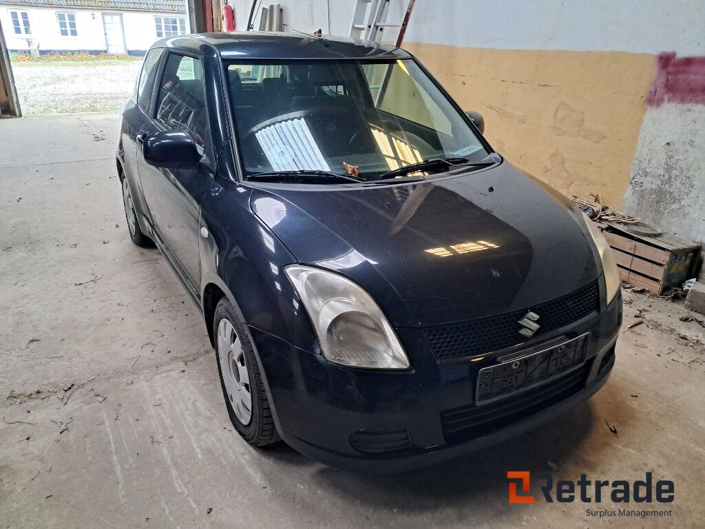 Bil Suzuki Swift 1,3 A/mt - Osobní auto: obrázek 2 Bil Suzuki Swift 1,3 A/mt - Osobní auto: obrázek 2