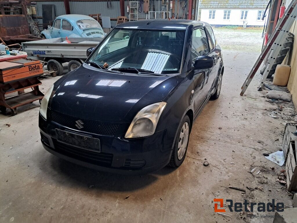 Bil Suzuki Swift 1,3 A/mt - Osobní auto: obrázek 1 Bil Suzuki Swift 1,3 A/mt - Osobní auto: obrázek 1