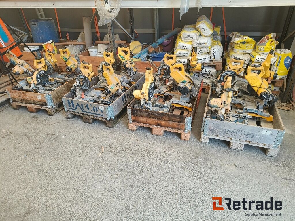 Dewalt Kappsag, 2 Paller, 8stk sager, Nr 1 og 2 - Stavební zařízení: obrázek 1 Dewalt Kappsag, 2 Paller, 8stk sager, Nr 1 og 2 - Stavební zařízení: obrázek 1