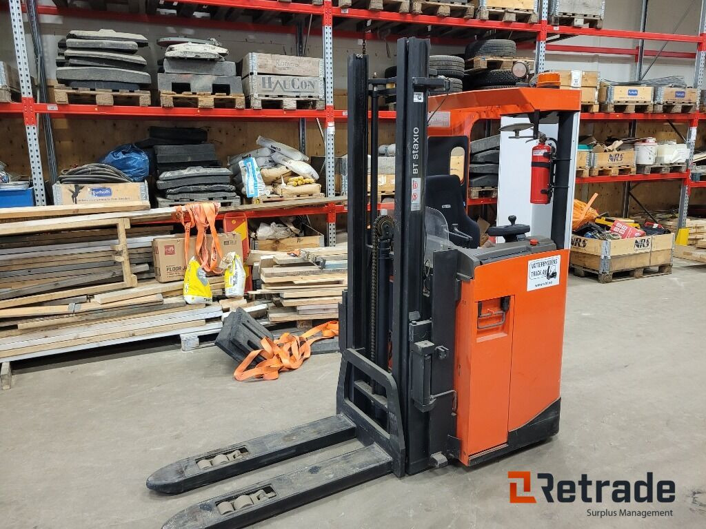 Gaffeltruck Sittstaplare BT SRE135L låga timmar - 2017 - Stohovací vozík: obrázek 1 Gaffeltruck Sittstaplare BT SRE135L låga timmar - 2017 - Stohovací vozík: obrázek 1