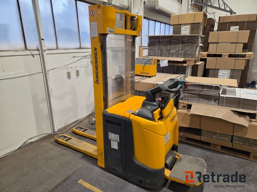 Jungheinrich erc 216z med lader 2015 mod - Stohovací vozík: obrázek 2 Jungheinrich erc 216z med lader 2015 mod - Stohovací vozík: obrázek 2
