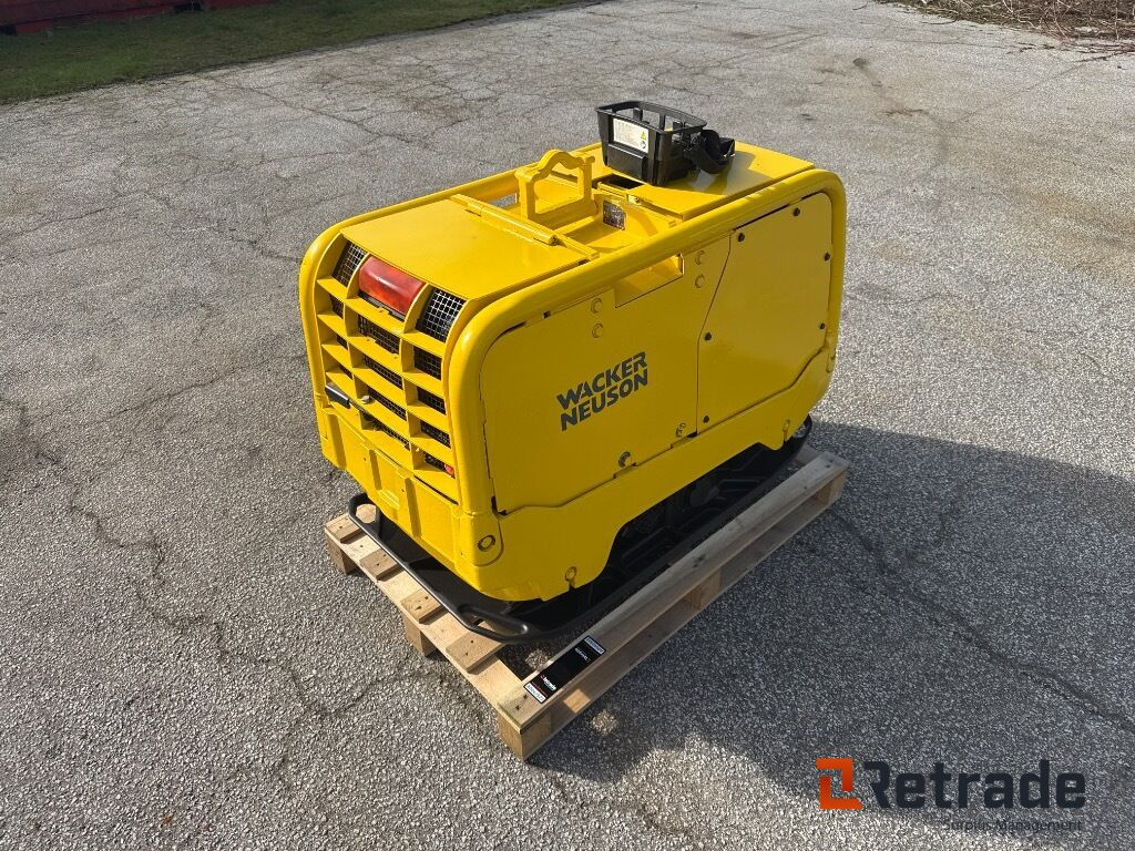 Pladevibrator Wacker Neuson Dpu80 R Remote - Stavební zařízení: obrázek 1 Pladevibrator Wacker Neuson Dpu80 R Remote - Stavební zařízení: obrázek 1