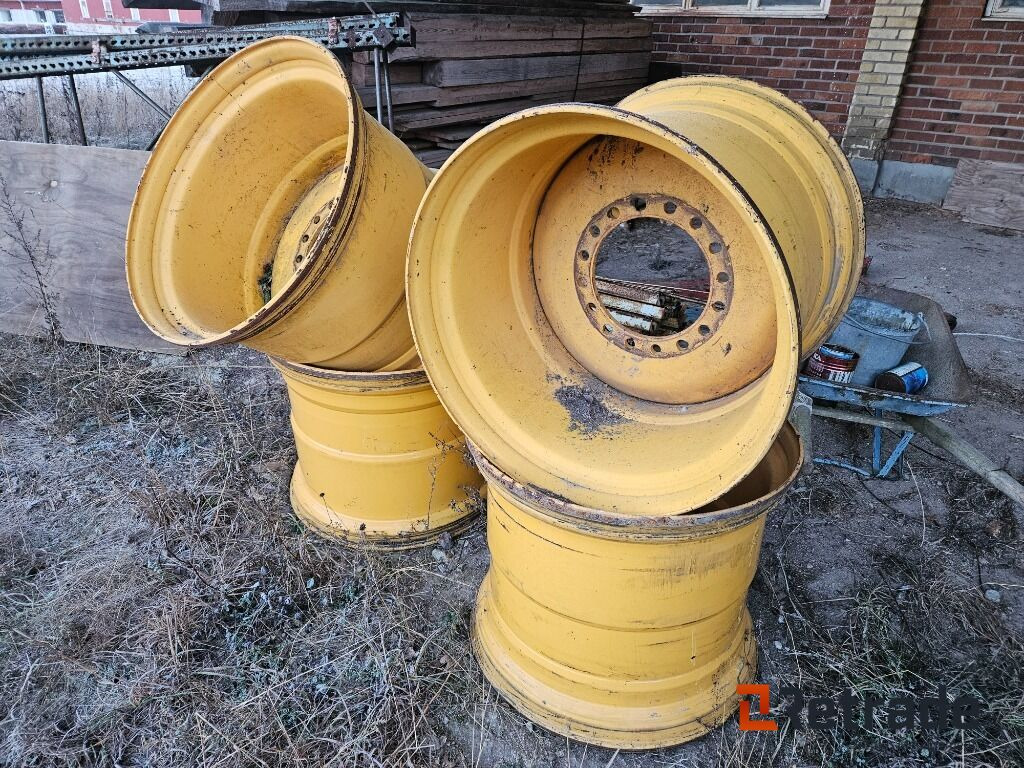 Volvo L90 29,5 fälgar extra breda - Stavební technika: obrázek 1 Volvo L90 29,5 fälgar extra breda - Stavební technika: obrázek 1