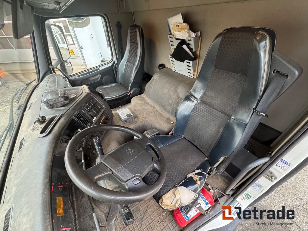 VOLVO FM 330 4X2 - Skříňový nákladní auto: obrázek 5 VOLVO FM 330 4X2 - Skříňový nákladní auto: obrázek 5