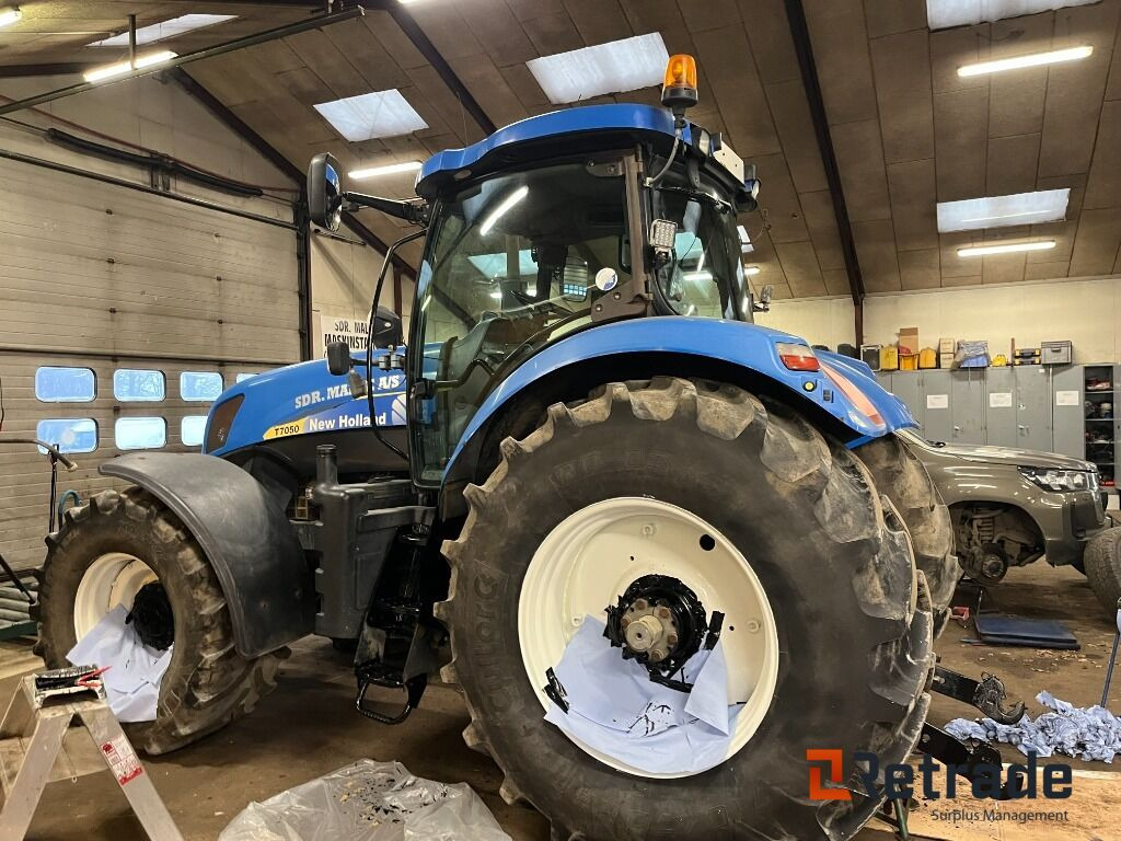 Zemědělská technika Traktor NEW HOLLAND T7050: obrázek 13 Zemědělská technika Traktor NEW HOLLAND T7050: obrázek 13
