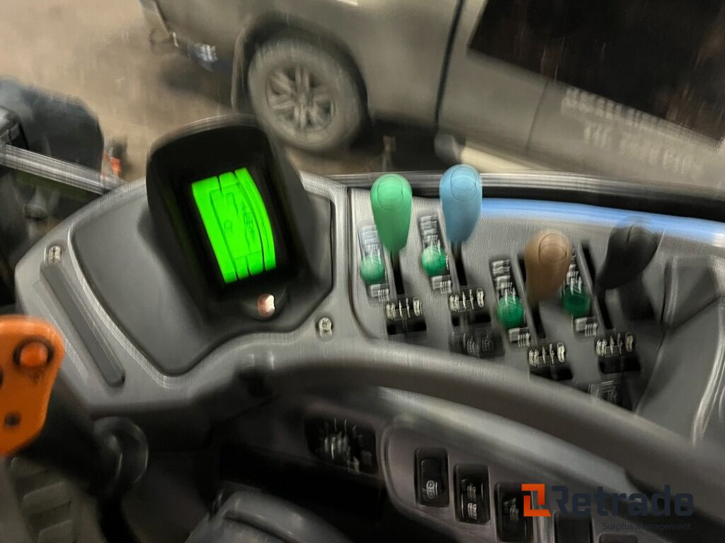 Zemědělská technika Traktor NEW HOLLAND T7050: obrázek 17 Zemědělská technika Traktor NEW HOLLAND T7050: obrázek 17