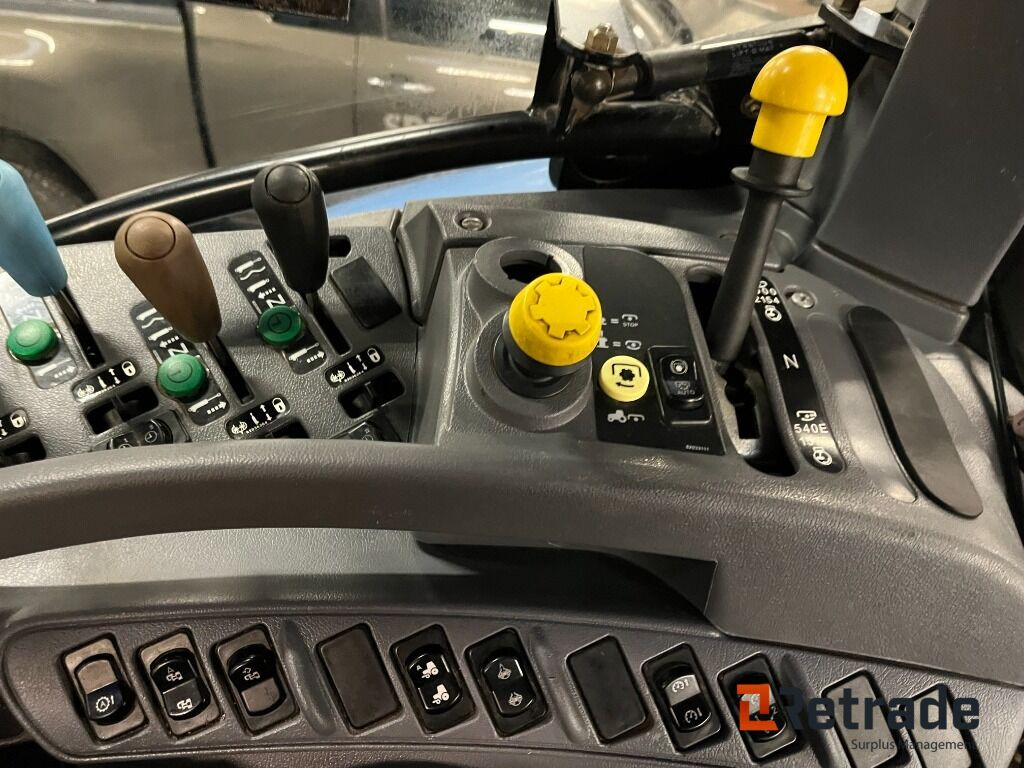 Zemědělská technika Traktor NEW HOLLAND T7050: obrázek 19 Zemědělská technika Traktor NEW HOLLAND T7050: obrázek 19