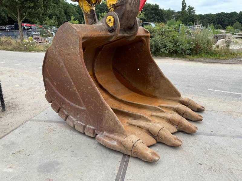 Pásové rýpadlo Komatsu PC700LC-11 - Adjustable UC / Rear + Side Camera: obrázek 20 Pásové rýpadlo Komatsu PC700LC-11 - Adjustable UC / Rear + Side Camera: obrázek 20