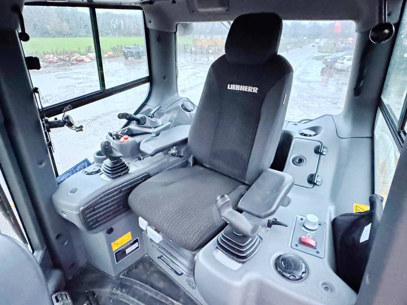 Buldozer Liebherr PR746 05L Gen 8 - 1Yr / 2000h Powertrain Warranty: obrázek 7