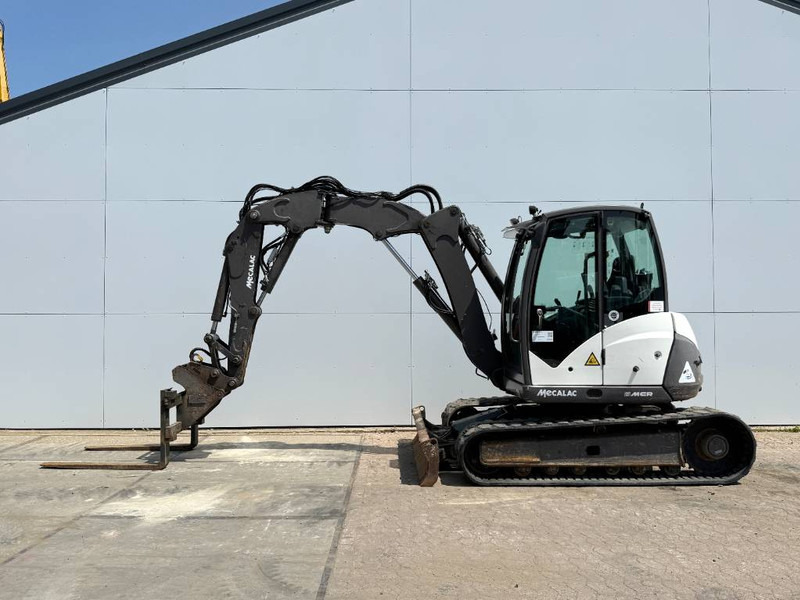 Mecalac 8MCR - 6 Attachments Included! Auto Greasing - Mini rýpadlo: obrázek 4 Mecalac 8MCR - 6 Attachments Included! Auto Greasing - Mini rýpadlo: obrázek 4