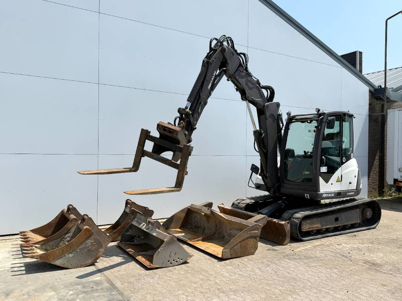 Mecalac 8MCR - 6 Attachments Included! Auto Greasing - Mini rýpadlo: obrázek 2 Mecalac 8MCR - 6 Attachments Included! Auto Greasing - Mini rýpadlo: obrázek 2