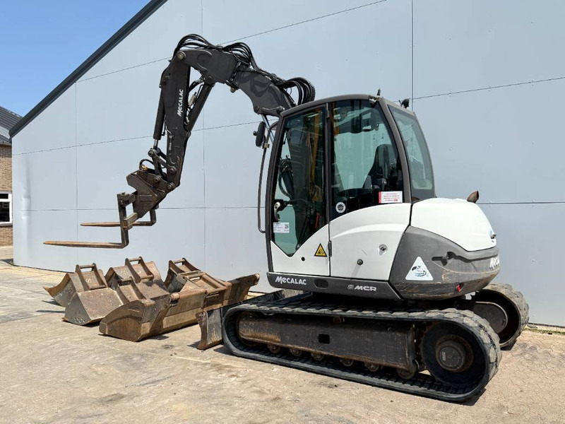 Mecalac 8MCR - 6 Attachments Included! Auto Greasing - Mini rýpadlo: obrázek 3 Mecalac 8MCR - 6 Attachments Included! Auto Greasing - Mini rýpadlo: obrázek 3