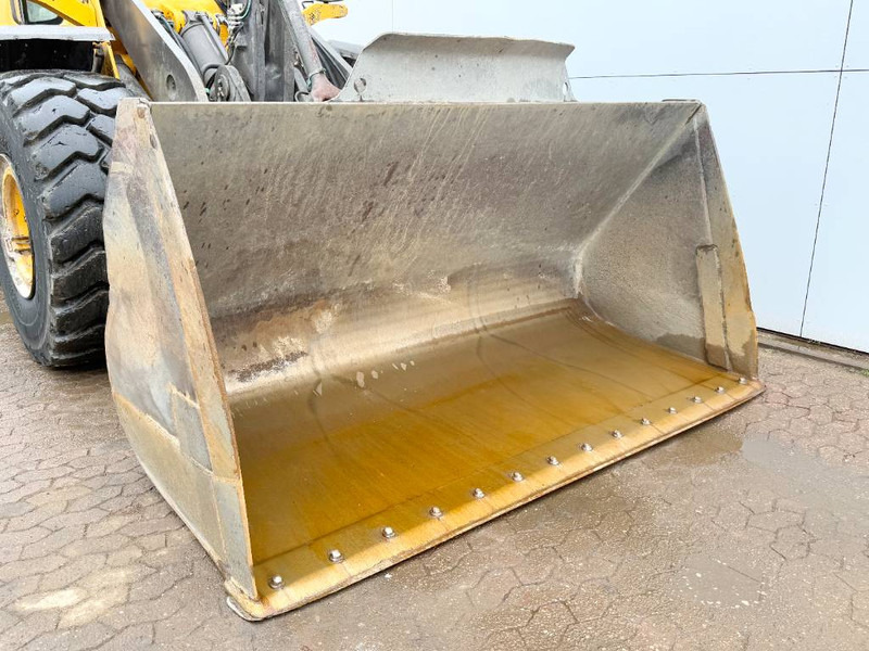 Kolový nakladač Volvo L120G - 3rd Function / Quick Coupler / Auto Lube: obrázek 12