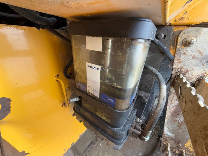 Kolový nakladač Volvo L120G - 3rd Function / Quick Coupler / Auto Lube: obrázek 19