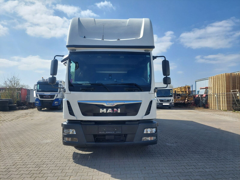 MAN TGL 8.220 - Plachtový nákladní auto: obrázek 3 MAN TGL 8.220 - Plachtový nákladní auto: obrázek 3