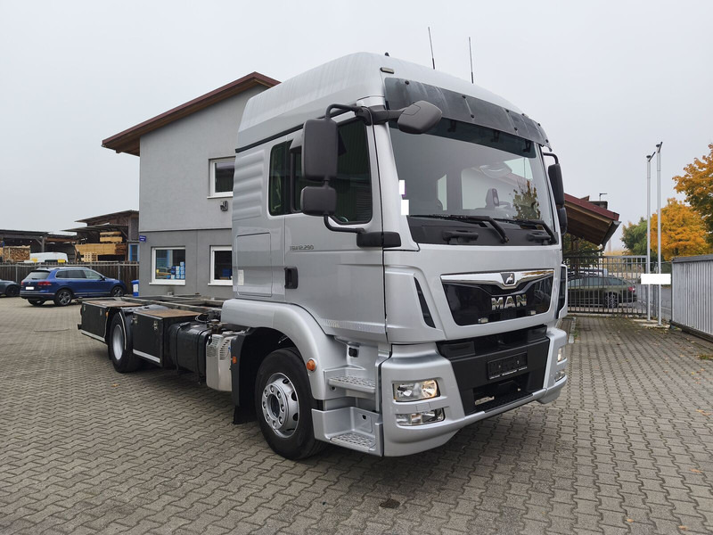 MAN TGM 12.290 BDF Euro 6 4x2 AHK (36) - Podvozek s kabinou: obrázek 2 MAN TGM 12.290 BDF Euro 6 4x2 AHK (36) - Podvozek s kabinou: obrázek 2