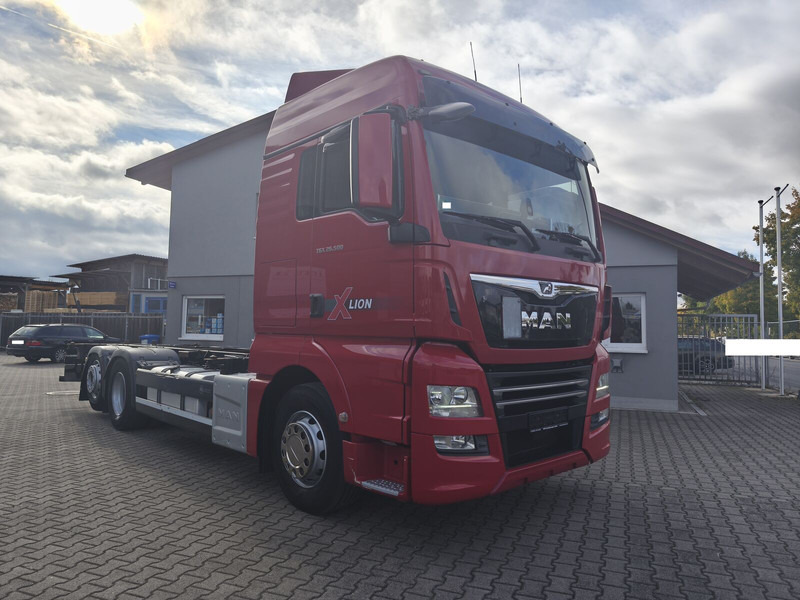 MAN TGX 26.500 BDF 6x2 Euro 6 Standard Lift+Lenk (29) - Podvozek s kabinou: obrázek 2 MAN TGX 26.500 BDF 6x2 Euro 6 Standard Lift+Lenk (29) - Podvozek s kabinou: obrázek 2