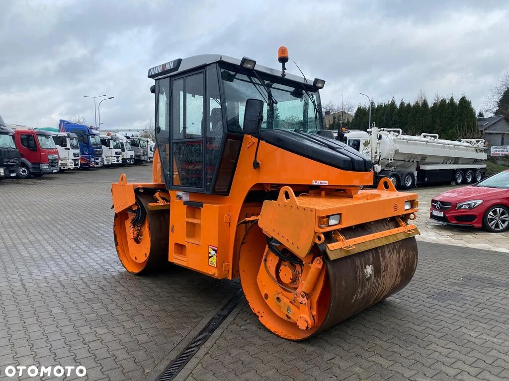 Ammann AV95-2 / Vibrations / 1 Owner / NEW Service Ammann AV95-2 / Vibrations / 1 Owner / NEW Service - Silniční válec: obrázek 2 Ammann AV95-2 / Vibrations / 1 Owner / NEW Service Ammann AV95-2 / Vibrations / 1 Owner / NEW Service - Silniční válec: obrázek 2