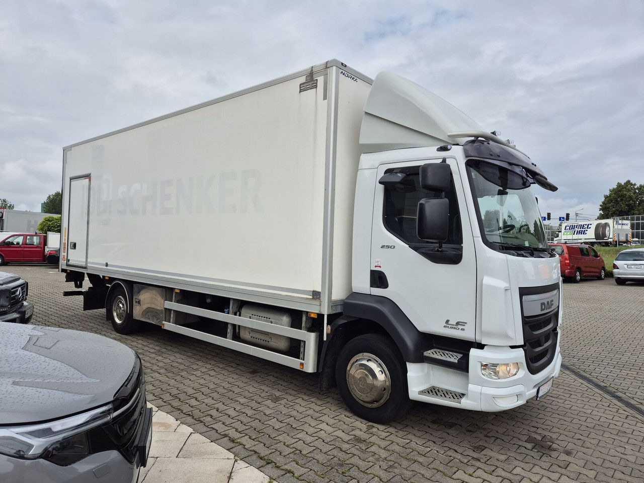 DAF LF 250 FA / 3 Seats / Works Great - Skříňový nákladní auto: obrázek 5 DAF LF 250 FA / 3 Seats / Works Great - Skříňový nákladní auto: obrázek 5