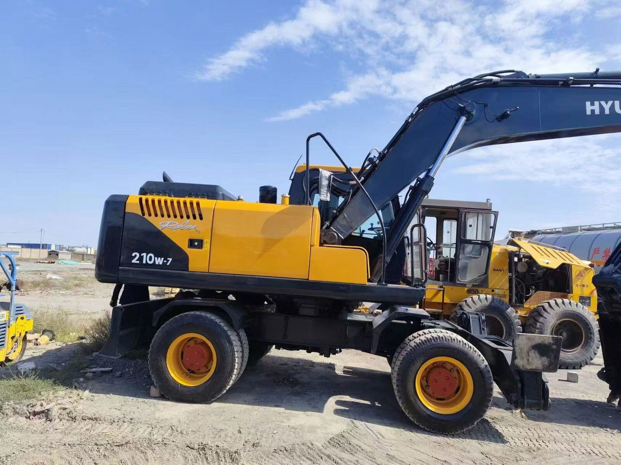 Hyundai R210-7 / Cummins / 1800MTH / Like NEW/20,5Tons/Sp R210-7 / Cummins / 1800MTH / Like NEW/20,5Tons/Special Ofert - Kolesové rýpadlo: obrázek 1 Hyundai R210-7 / Cummins / 1800MTH / Like NEW/20,5Tons/Sp R210-7 / Cummins / 1800MTH / Like NEW/20,5Tons/Special Ofert - Kolesové rýpadlo: obrázek 1