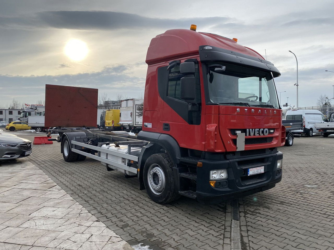 Iveco Stralis 360 AT 190 / Euro 5 / NEW Service / Long Frame - Podvozek s kabinou: obrázek 1 Iveco Stralis 360 AT 190 / Euro 5 / NEW Service / Long Frame - Podvozek s kabinou: obrázek 1