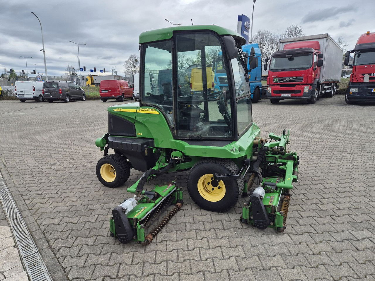 John Deere 1905 4WD / 2010 / Serviced / Cabin John Deere 1905 4WD / 2010 / Serviced / Cabin - Sekačka na trávu: obrázek 5 John Deere 1905 4WD / 2010 / Serviced / Cabin John Deere 1905 4WD / 2010 / Serviced / Cabin - Sekačka na trávu: obrázek 5