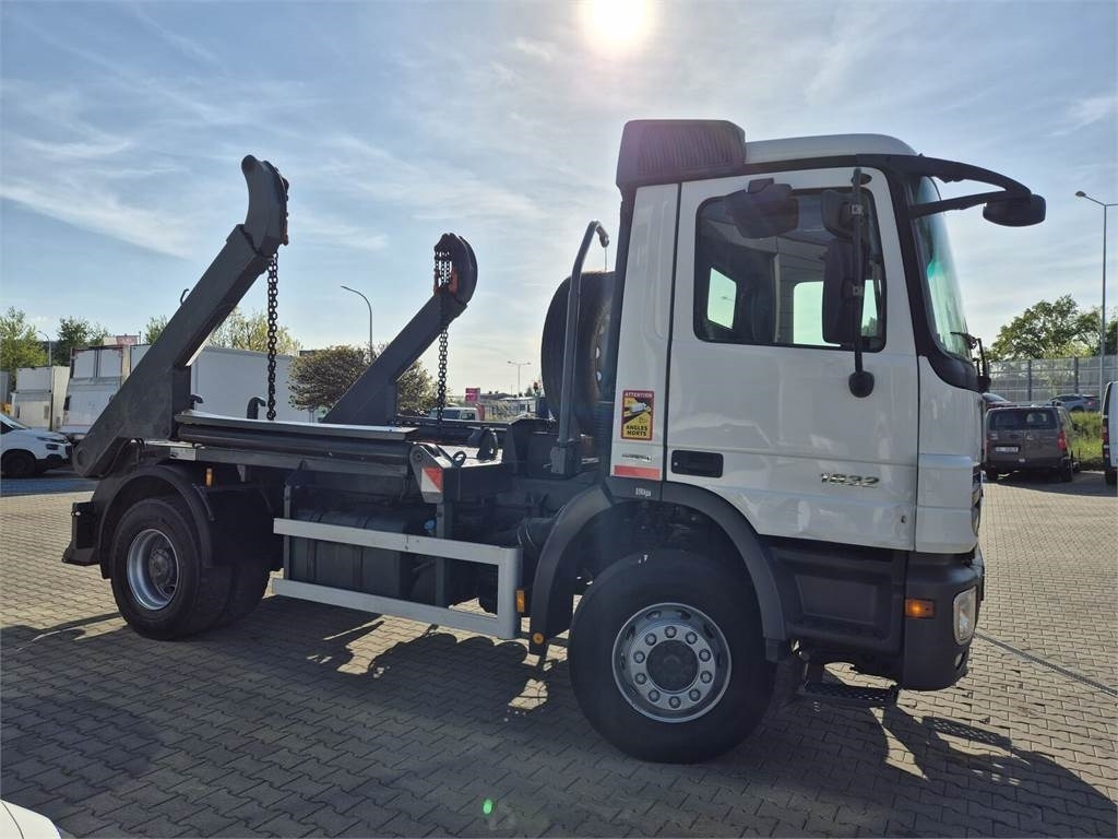 Mercedes-Benz Actros 1832 / FORNAL 180 / 1 OWNER / SERVICED! - Ramenový nosič kontajnerov: obrázek 5 Mercedes-Benz Actros 1832 / FORNAL 180 / 1 OWNER / SERVICED! - Ramenový nosič kontajnerov: obrázek 5