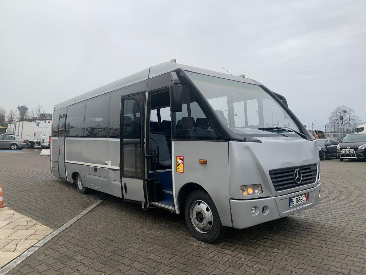 Mercedes-Benz Vario 814 814D, Mediano, Cibro, Vario,33 seats, E4, Wide Body Mercedes-Benz Vario 814 814D, Mediano, Cibro, Vario,33 seats, E4, Wide Body - Autobus příměstský: obrázek 1 Mercedes-Benz Vario 814 814D, Mediano, Cibro, Vario,33 seats, E4, Wide Body Mercedes-Benz Vario 814 814D, Mediano, Cibro, Vario,33 seats, E4, Wide Body - Autobus příměstský: obrázek 1